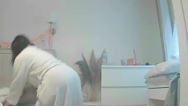 Snapshot of magical_mia chatting on December 23, 10:02 am magical mia online show from December 23, 10:02 am