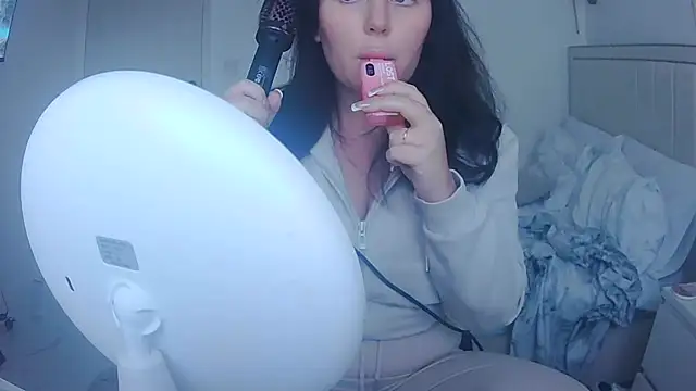 Snapshot of magical_mia chatting on January 7, 3:03 pm magical mia online show from January 7, 3:03 pm