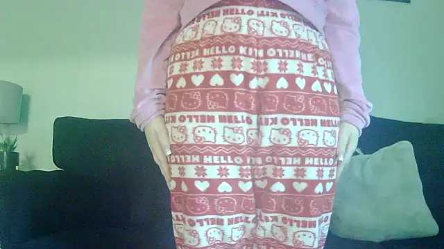 Snapshot of magical_mia chatting on January 16, 9:57 am magical mia online show from January 16, 9:57 am