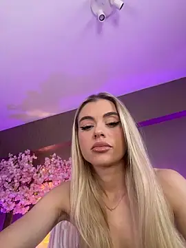 HaileyMadow online show from April 20, 6:16 am