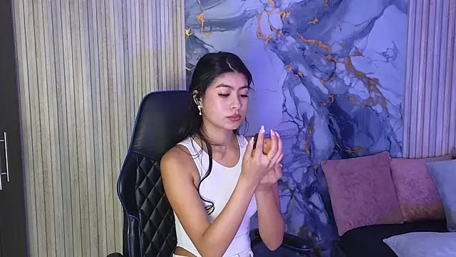 Snapshot of LissaWiild chatting on February 28, 1:23 pm LissaWiild online show from February 28, 1:23 pm