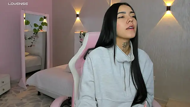 miagomezweb1 online show from March 8, 12:30 pm