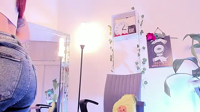 Snapshot of GenesisWhite chatting on February 16, 8:10 am GenesisWhite online show from February 16, 8:10 am