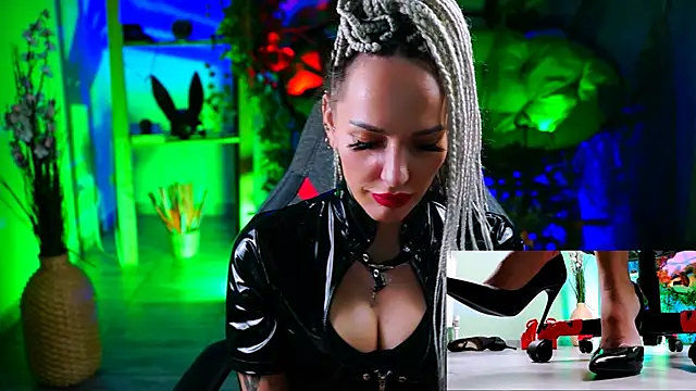 MonicaMaxwel online show from March 16, 6:12 pm