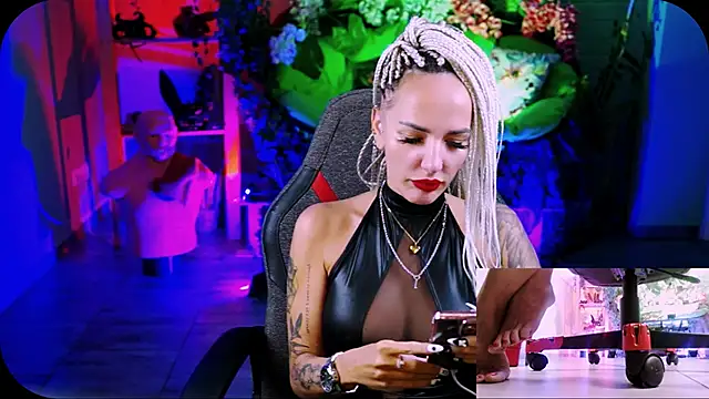 MonicaMaxwel online show from September 27, 11:15 am