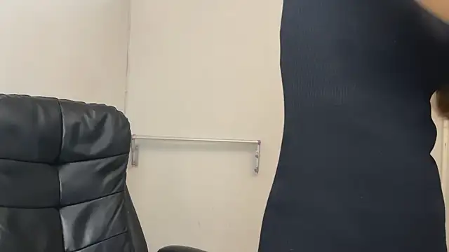 Snapshot of SassyJessi chatting on January 9, 4:04 am SassyJessi online show from January 9, 4:04 am