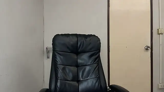 Snapshot of SassyJessi chatting on February 12, 4:07 am SassyJessi online show from February 12, 4:07 am