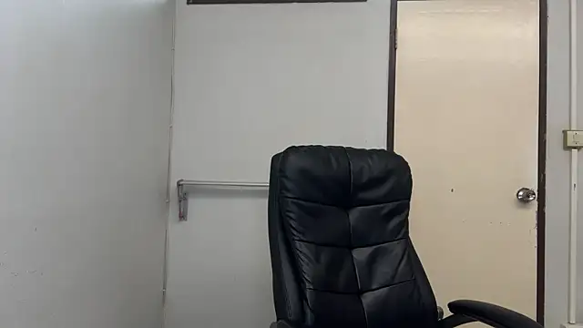 Snapshot of SassyJessi chatting on March 10, 4:06 am SassyJessi online show from March 10, 4:06 am