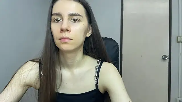 Snapshot of SassyJessi chatting on April 14, 4:18 am SassyJessi online show from April 14, 4:18 am