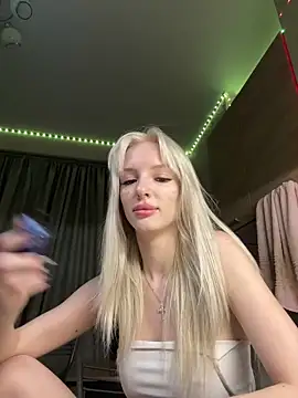 AleksaBlonde online show from December 21, 6:44 pm