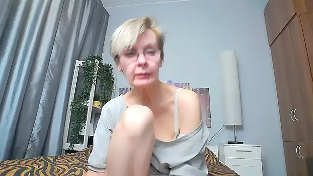 HelgaHimmell online show from March 5, 9:59 pm