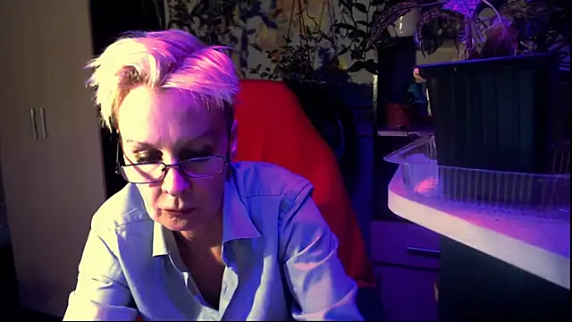 Snapshot of HelgaHimmell chatting on August 2, 6:17 pm HelgaHimmell online show from August 2, 6:17 pm