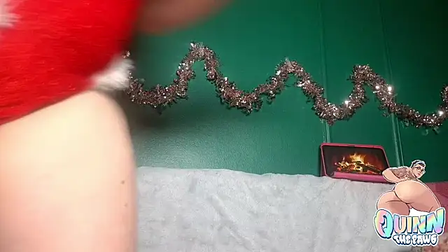 Snapshot of quinnmariexo chatting on December 22, 10:29 pm quinnmariexo online show from December 22, 10:29 pm