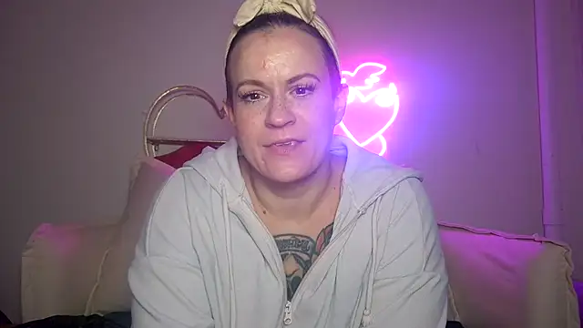 Snapshot of quinnmariexo chatting on January 11, 5:01 am quinnmariexo online show from January 11, 5:01 am