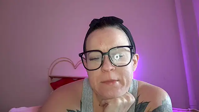 Snapshot of quinnmariexo chatting on January 19, 3:38 pm quinnmariexo online show from January 19, 3:38 pm