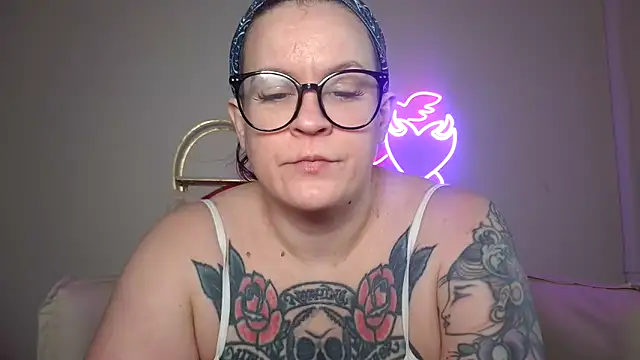 Snapshot of quinnmariexo chatting on February 1, 3:54 pm quinnmariexo online show from February 1, 3:54 pm