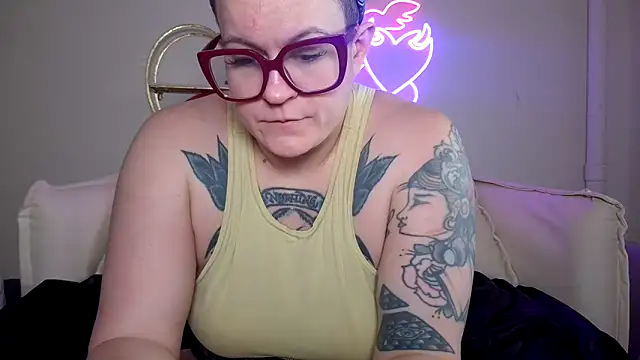 Snapshot of quinnmariexo chatting on February 2, 6:28 pm quinnmariexo online show from February 2, 6:28 pm