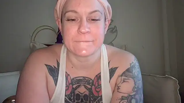 Snapshot of quinnmariexo chatting on February 3, 12:10 pm quinnmariexo online show from February 3, 12:10 pm