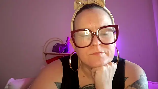 Snapshot of quinnmariexo chatting on February 4, 4:24 pm quinnmariexo online show from February 4, 4:24 pm