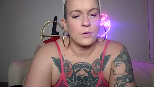 Snapshot of quinnmariexo chatting on February 5, 10:47 pm quinnmariexo online show from February 5, 10:47 pm