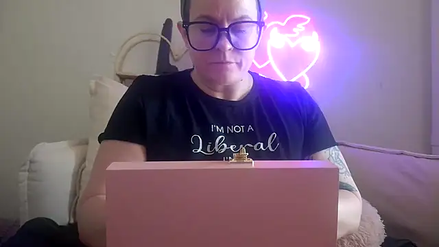 Snapshot of quinnmariexo chatting on February 9, 7:07 pm quinnmariexo online show from February 9, 7:07 pm