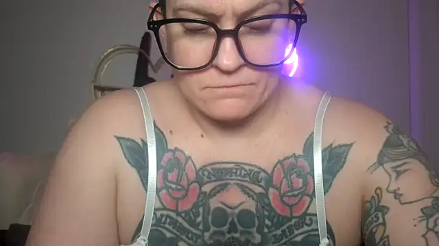 Snapshot of quinnmariexo chatting on February 10, 7:12 am quinnmariexo online show from February 10, 7:12 am