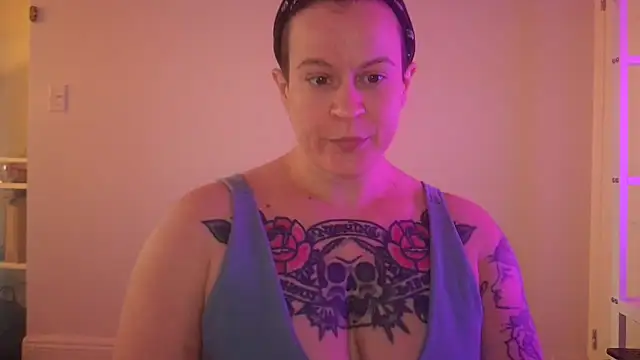 Snapshot of quinnmariexo chatting on February 13, 10:06 pm quinnmariexo online show from February 13, 10:06 pm