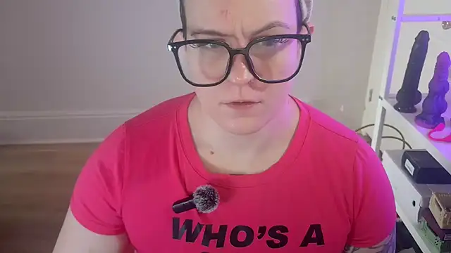 Snapshot of quinnmariexo chatting on February 16, 5:20 pm quinnmariexo online show from February 16, 5:20 pm