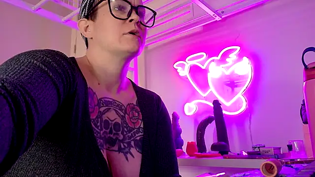 Snapshot of quinnmariexo chatting on February 17, 5:30 pm quinnmariexo online show from February 17, 5:30 pm