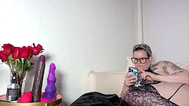 Snapshot of quinnmariexo chatting on February 19, 4:52 am quinnmariexo online show from February 19, 4:52 am