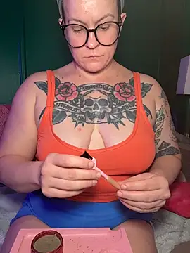 quinnmariexo online show from June 8, 3:45 pm