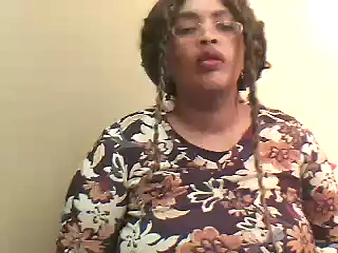 Snapshot of SexxyBoob chatting on June 27, 11:04 am SexxyBoob online show from June 27, 11:04 am