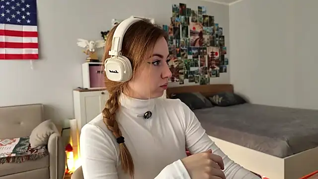 Snapshot of LinaWitch chatting on March 23, 8:29 am LinaWitch online show from March 23, 8:29 am