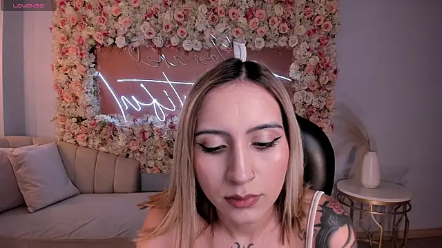 MollySundersX online show from April 9, 4:01 am