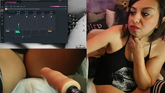 Snapshot of IndiaBlaze chatting on October 25, 3:58 am IndiaBlaze online show from October 25, 3:58 am