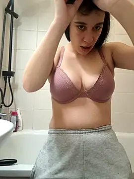 Snapshot of czruz chatting on February 13, 9:49 am czruz online show from February 13, 9:49 am