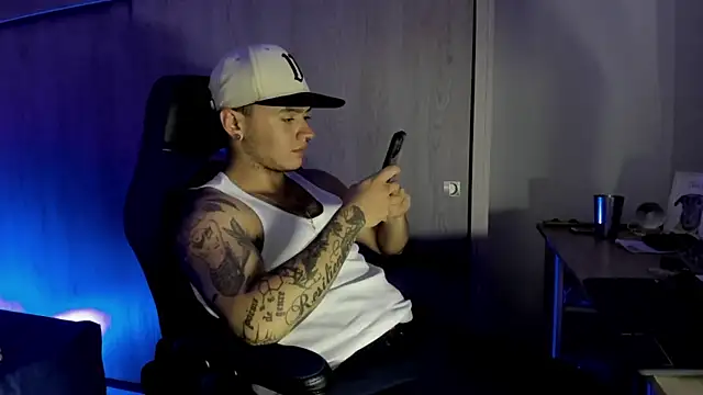 Snapshot of male_pussy chatting on January 11, 4:39 am male pussy online show from January 11, 4:39 am