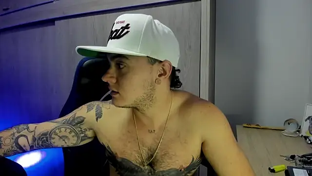 Snapshot of male_pussy chatting on January 12, 10:37 pm male pussy online show from January 12, 10:37 pm