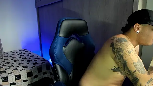 Snapshot of male_pussy chatting on February 1, 4:16 pm male pussy online show from February 1, 4:16 pm