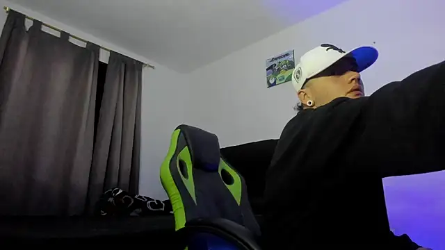 Snapshot of male_pussy chatting on February 4, 1:44 am male pussy online show from February 4, 1:44 am