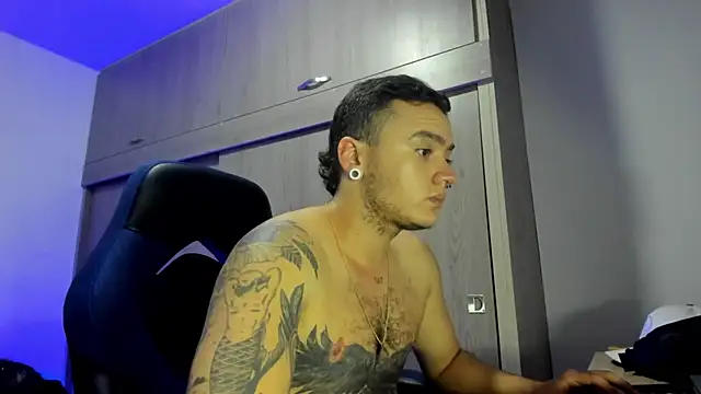 Snapshot of male_pussy chatting on February 10, 3:10 am male pussy online show from February 10, 3:10 am