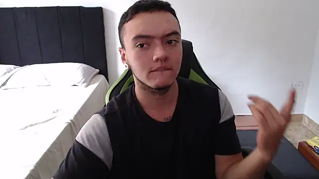 Snapshot of male_pussy chatting on February 15, 7:32 pm male pussy online show from February 15, 7:32 pm