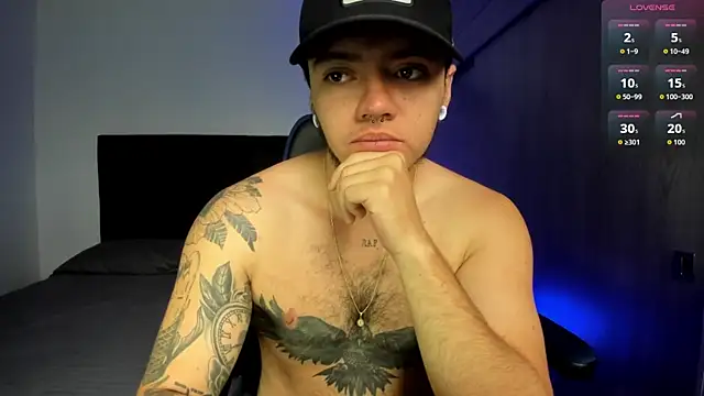 Snapshot of male_pussy chatting on April 6, 1:34 pm male pussy online show from April 6, 1:34 pm