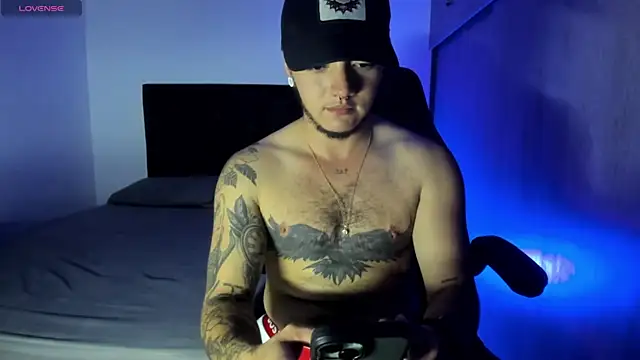 Snapshot of male_pussy chatting on April 16, 4:24 am male pussy online show from April 16, 4:24 am