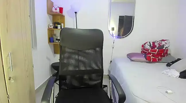 Snapshot of slim_master12 chatting on March 15, 7:53 am slim master12 online show from March 15, 7:53 am