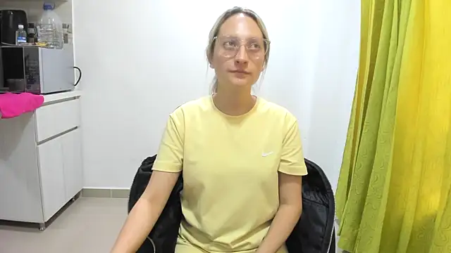 Snapshot of Adele_johnsonn1 chatting on December 22, 9:09 pm Adele johnsonn1 online show from December 22, 9:09 pm