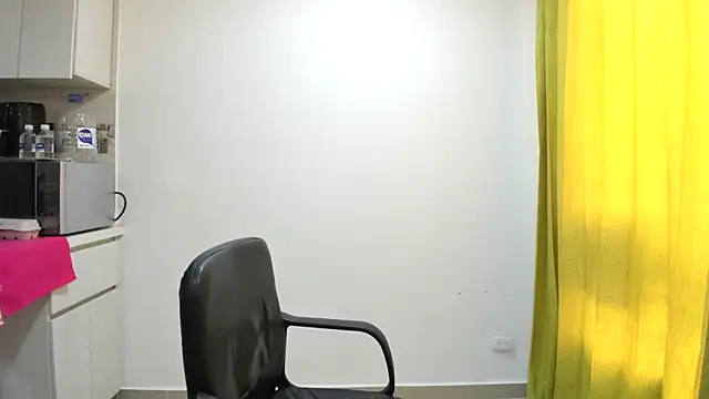Snapshot of Adele_johnsonn1 chatting on January 16, 6:27 pm Adele johnsonn1 online show from January 16, 6:27 pm