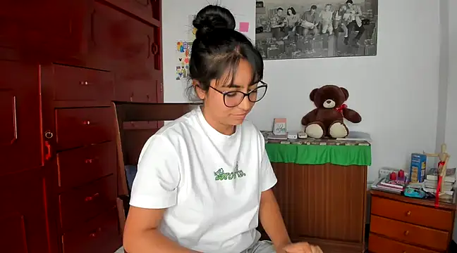 Isabellaa22 1 online show from December 3, 6:49 pm