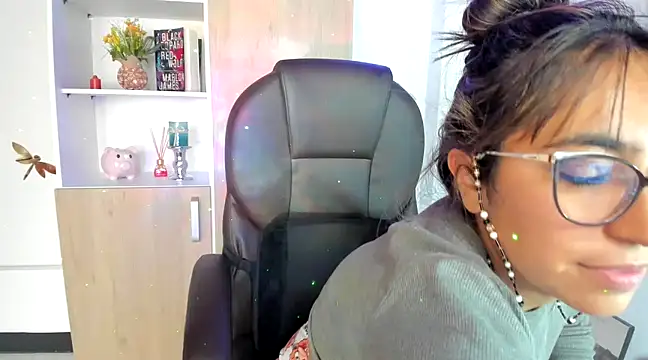 Isabellaa22 1 online show from March 12, 7:59 pm