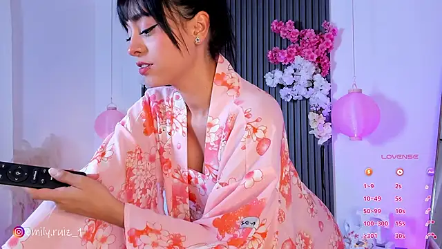 emilyruiz1 online show from March 22, 6:58 pm